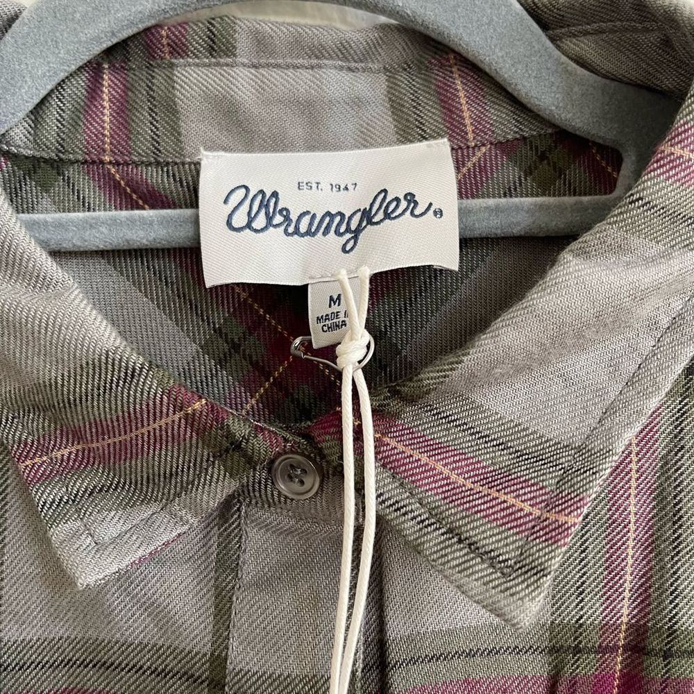 Wrangler New With Tags Women's Flannel Plaid One Pocket Shirt in Dusty Olive M - Picture 4 of 6